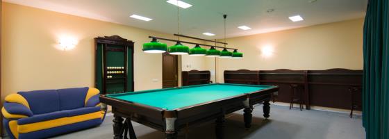 Комната для игры в большой русский бильярд